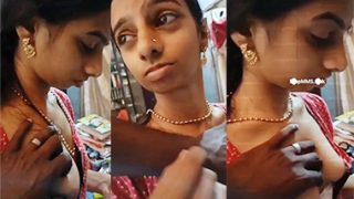 Sexy Mallu Aunty Boobs Pressed By Electrician Porn